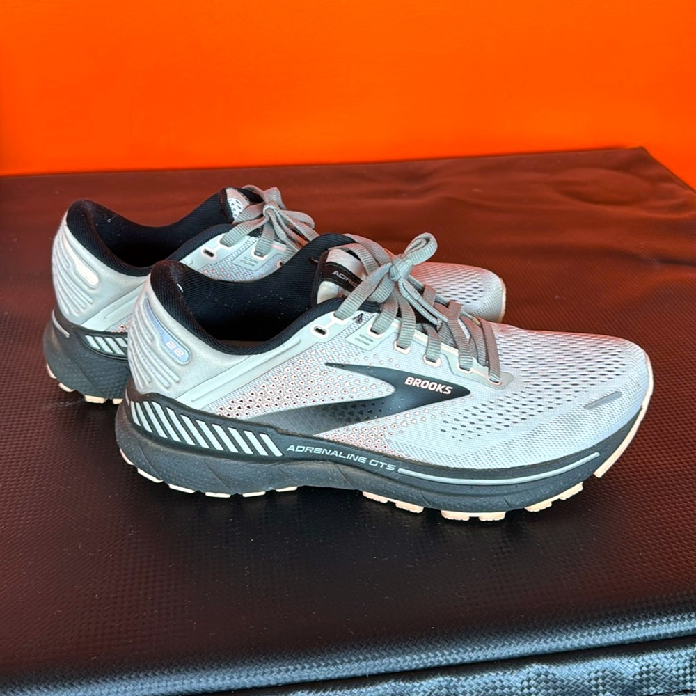 Brooks Women's Adrenaline GTS 22 Supportive Running Shoe